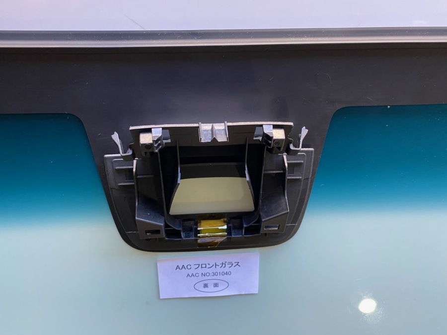 スズキ（SUZUKI） フロントガラス エブリィ ワゴン DA17W系 ボカシ
