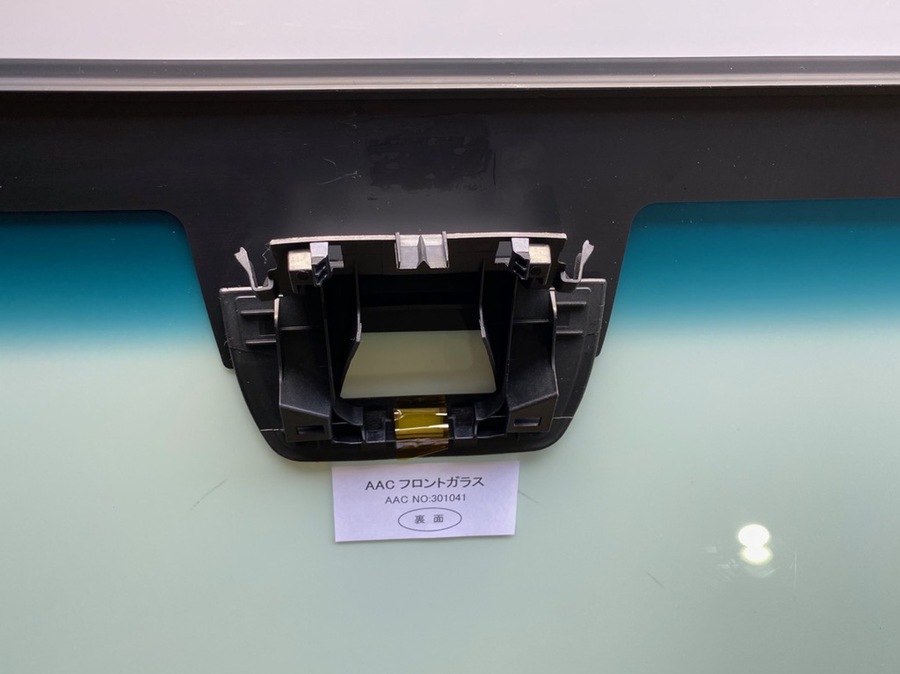スズキ（SUZUKI） フロントガラス エブリイ バン DA17V系 ボカシ