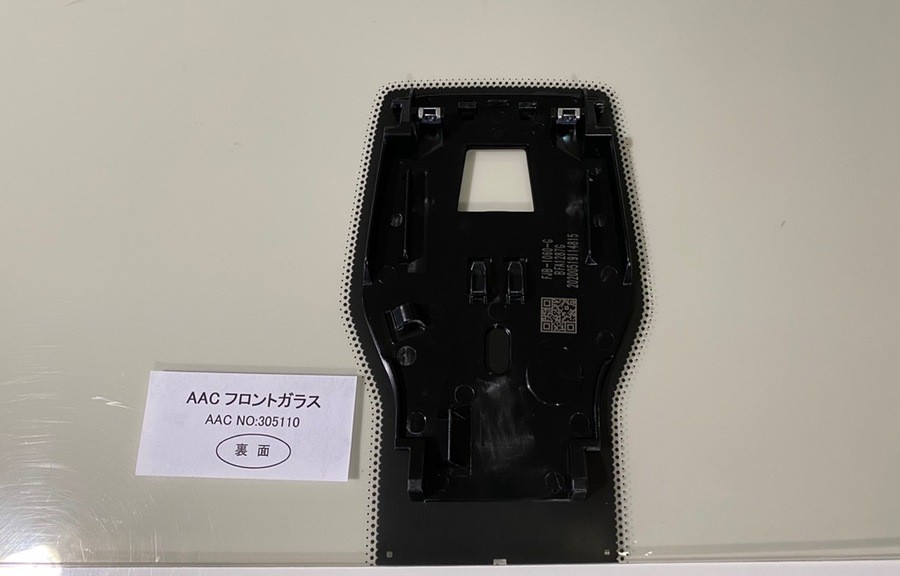 日産（NISSAN） フロントガラス クオン(久遠) G105 純正品番:※52229