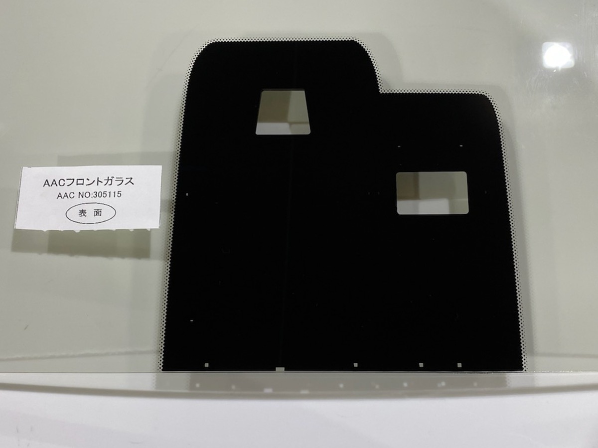 日産（NISSAN） フロントガラス クオン(久遠) G105 純正品番:※52235