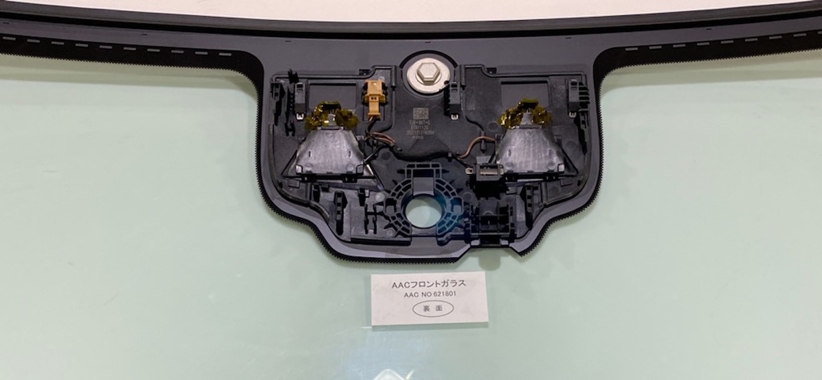 フロントガラス MERCEDES BENZ （メルセデスベンツ） B180,B200d 5D