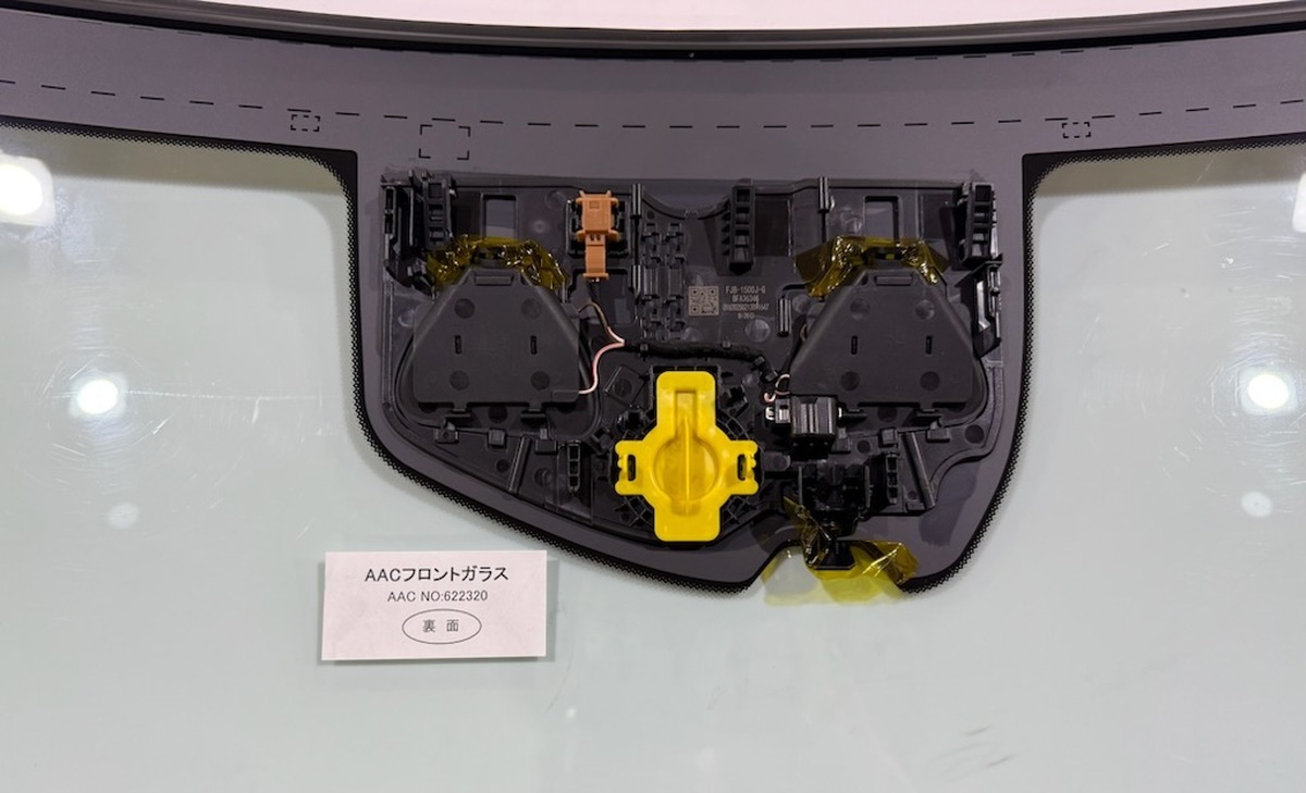 フロントガラス MERCEDES BENZ （メルセデスベンツ） 4D セダン C180
