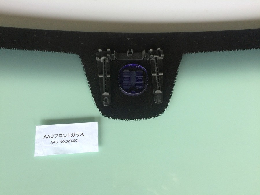 フロントガラス MERCEDES BENZ （メルセデスベンツ） E320,E500 4D