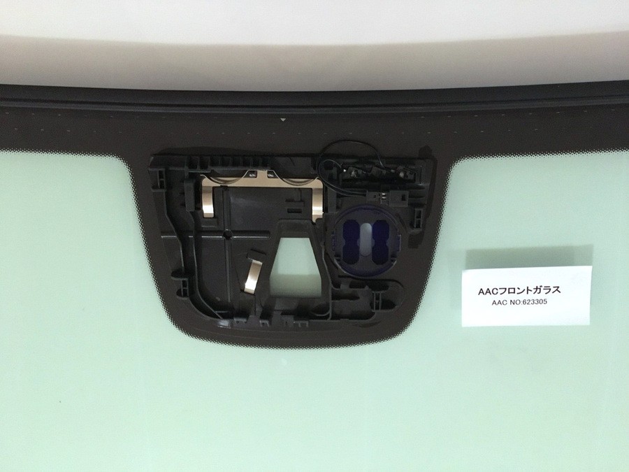 フロントガラス MERCEDES BENZ （メルセデスベンツ） E320,E500 4D