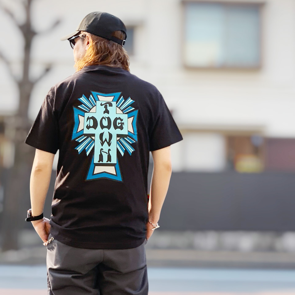 DOG TOWN ブラック Tシャツ DOGTOWN（ドッグタウン） 全2色 DOG TOWN Tシャツ CROSS LOGO COLOR S
