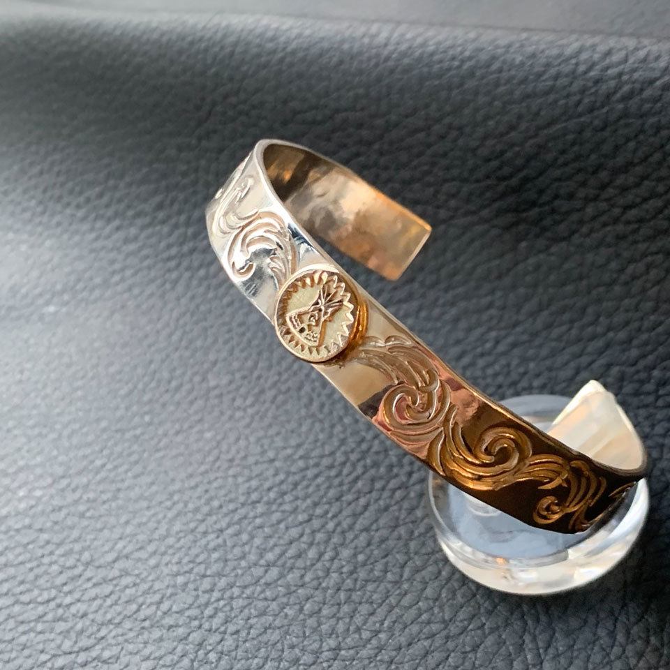 graver2118_01.jpg