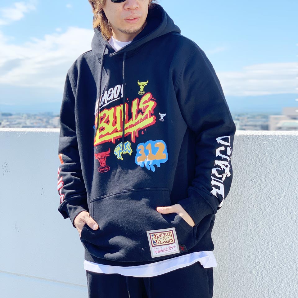 SALE セール ミッチェルアンドネス Mitchell&Ness フーディー パーカー NBA SLAP STICKER HOODIE -  CHICAGO BULLS シカゴブルズ ブラック 黒 BLACK