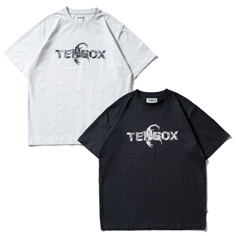 Malbon x CLUBHAUS コラボTシャツ 店舗限定カラー　グレー ゼブラ柄スプレー風ぼかしプリントTシャツ｜Tシャツ｜ニコル
