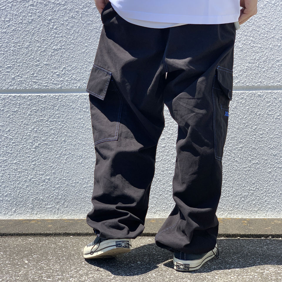 全2色 エクストララージ XLARGE カーゴパンツ STITCHED RESORT CARGO PANTS ロングパンツ ルーズフィット ブラック  ブラウン BLACK BROWN 黒 茶色 101223031001