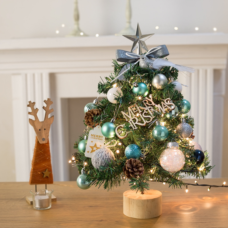 組立簡単　卓上　可愛い　ミニクリスマスツリー　LEDライト付き！