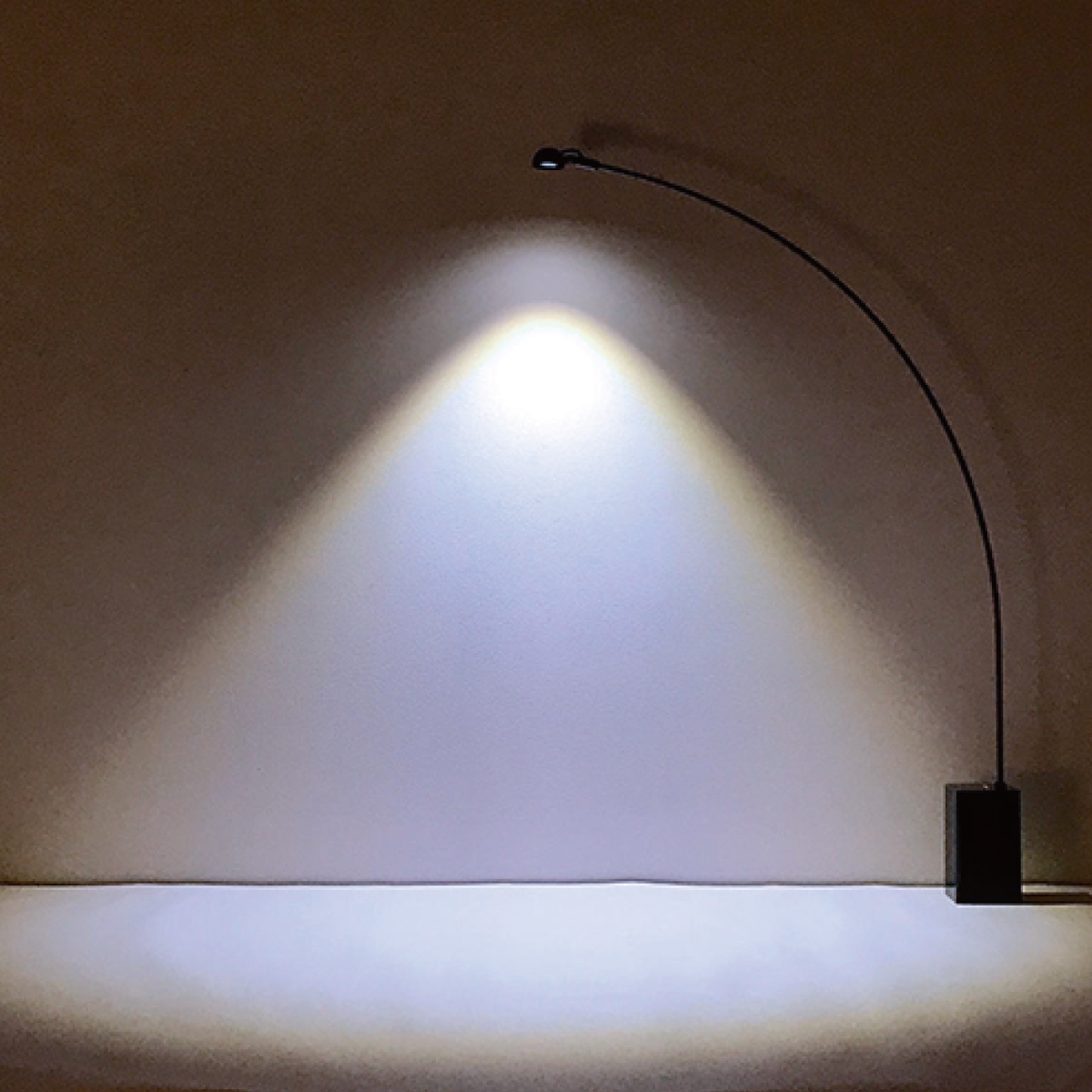 充電式LEDテーブルランプ【ビューネ テーブルランプ】《ブラック