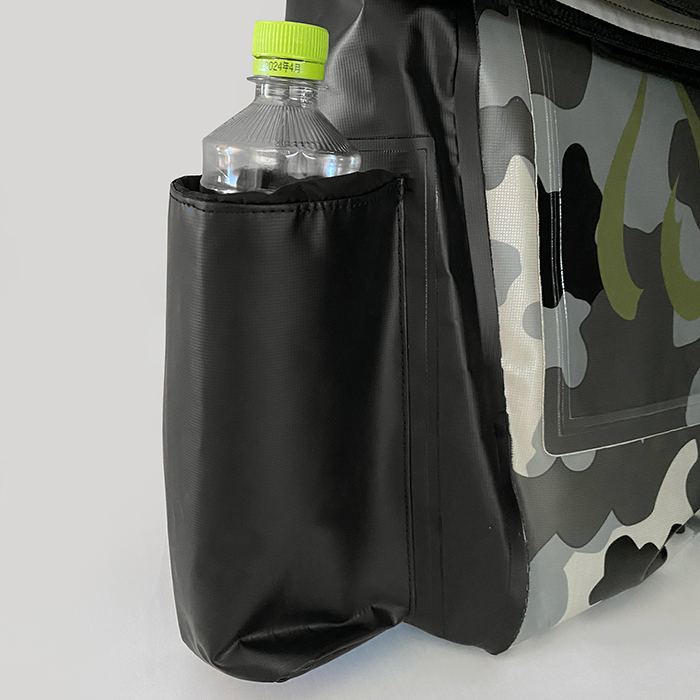 ID one (アイディーワン) 防水 バックパック CAMO/KHAKI 25-26 バッグ リュックサック 大容量 おしゃれ ID one (アイディーワン) 防水バックパック ホワイト/ブラック