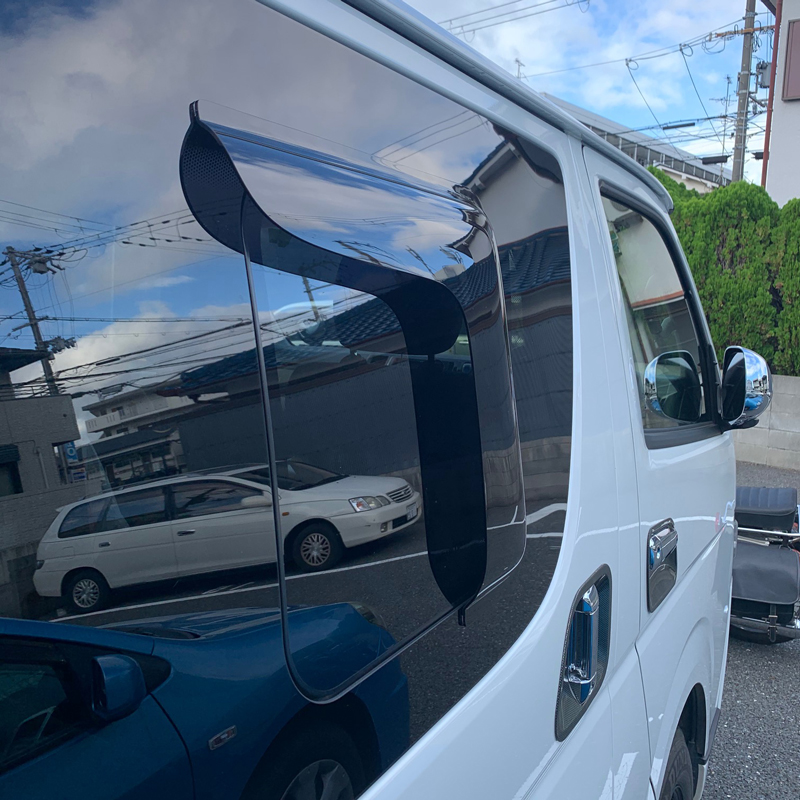 ハイエース 200系 小窓 バイザー 4型以降 左右 ダーク パーツ : マッド