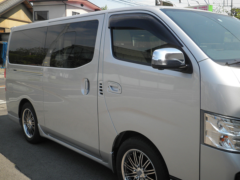NV350 キャラバン ドアバイザー ビッグ ワイドバイザー ダーク パーツ