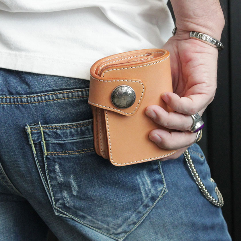 栃木レザー 二つ折り財布 バイカーズウォレット 本革ヌメ サドルレザー