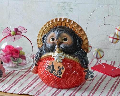 信楽焼の狸/陶器のたぬき