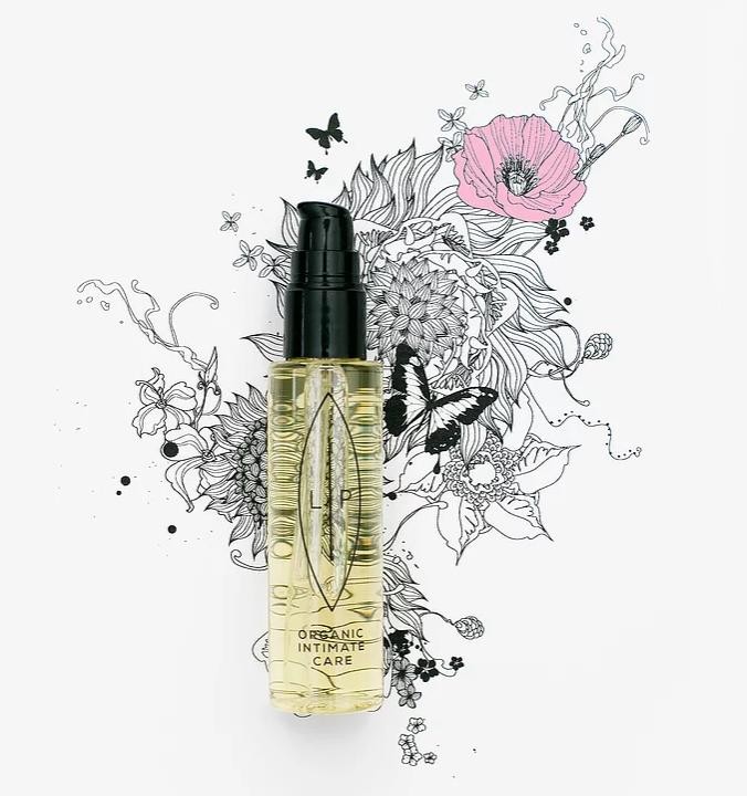 オーガニック植物オイルとエキス配合の優しいデリケートゾーン用オイル。