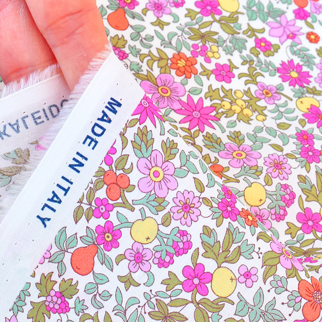 LIBERTY. リバティプリント 生地 輸入 イタリア製 タナローン