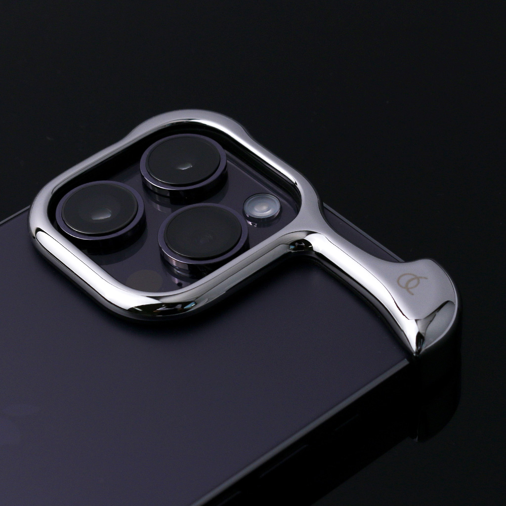 iPhone16Pro/16ProMax用]アルミ・ミラーシルバー バンパー ケース