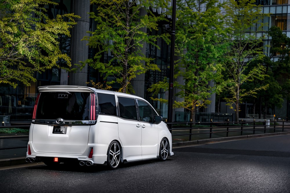 M'z SPEED 【未塗装品】[80系 ノア Si 後期]グレースライン フロント