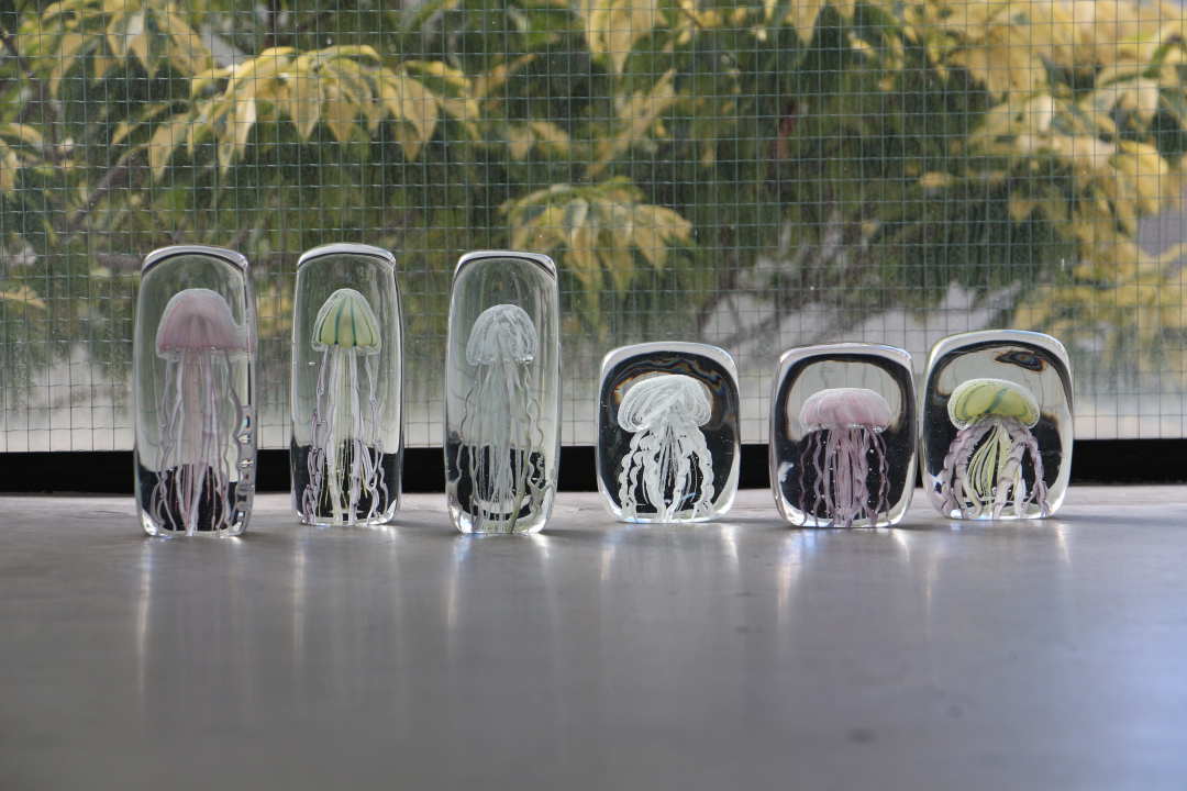 ガラス オブジェ クラゲ Jellyfish Twisted Leg Square Yellow