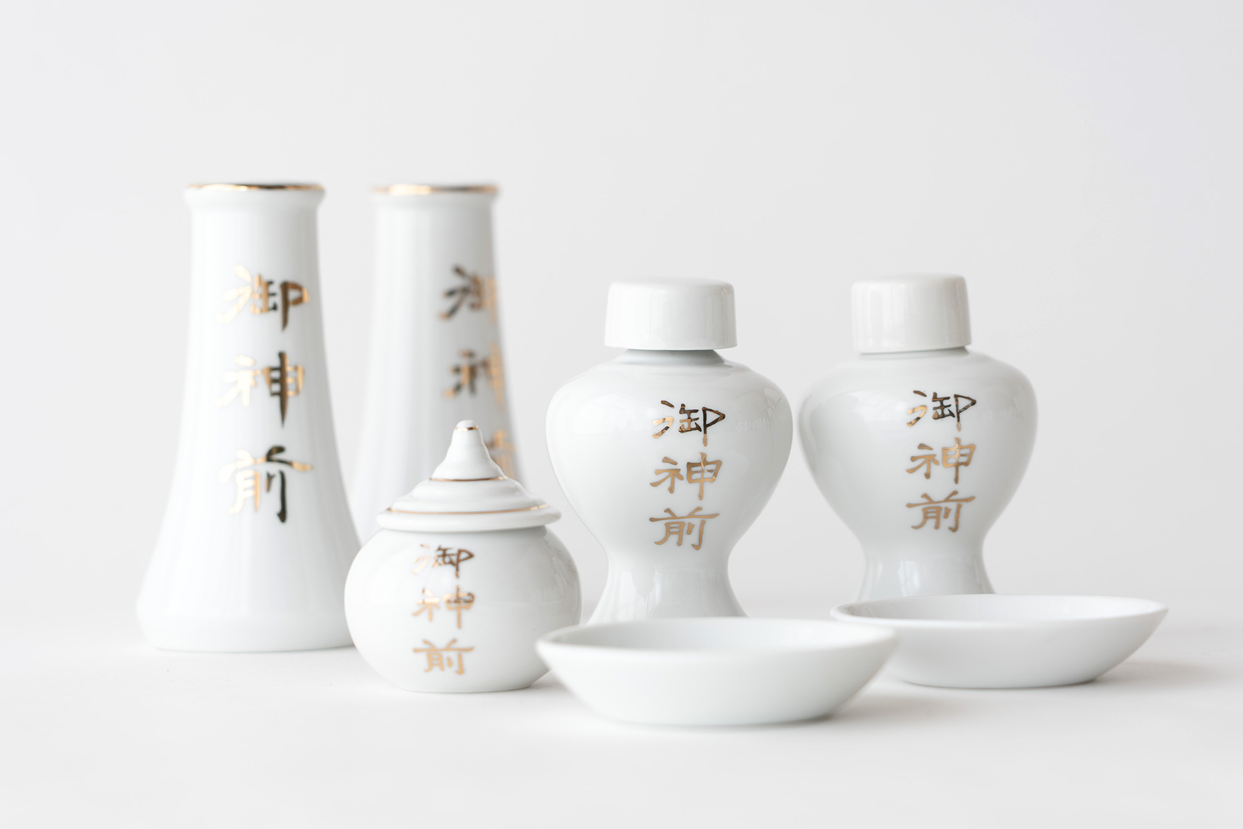 神具セット 御神前 小サイズ 陶器 7点 金付 幅50センチ 伝統的 神棚
