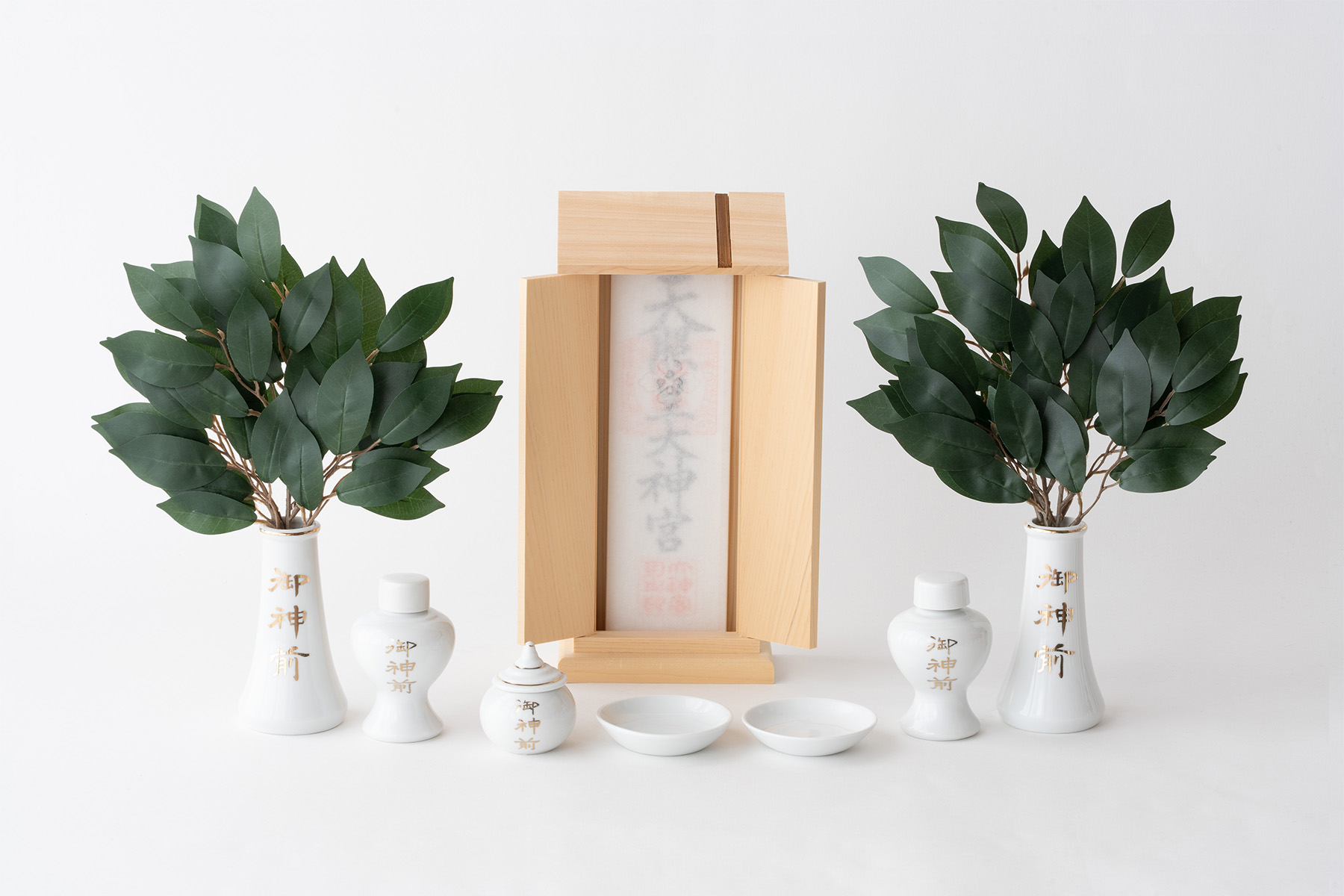 神具セット 御神前 小サイズ 陶器 7点 金付 幅50センチ 伝統的 神棚