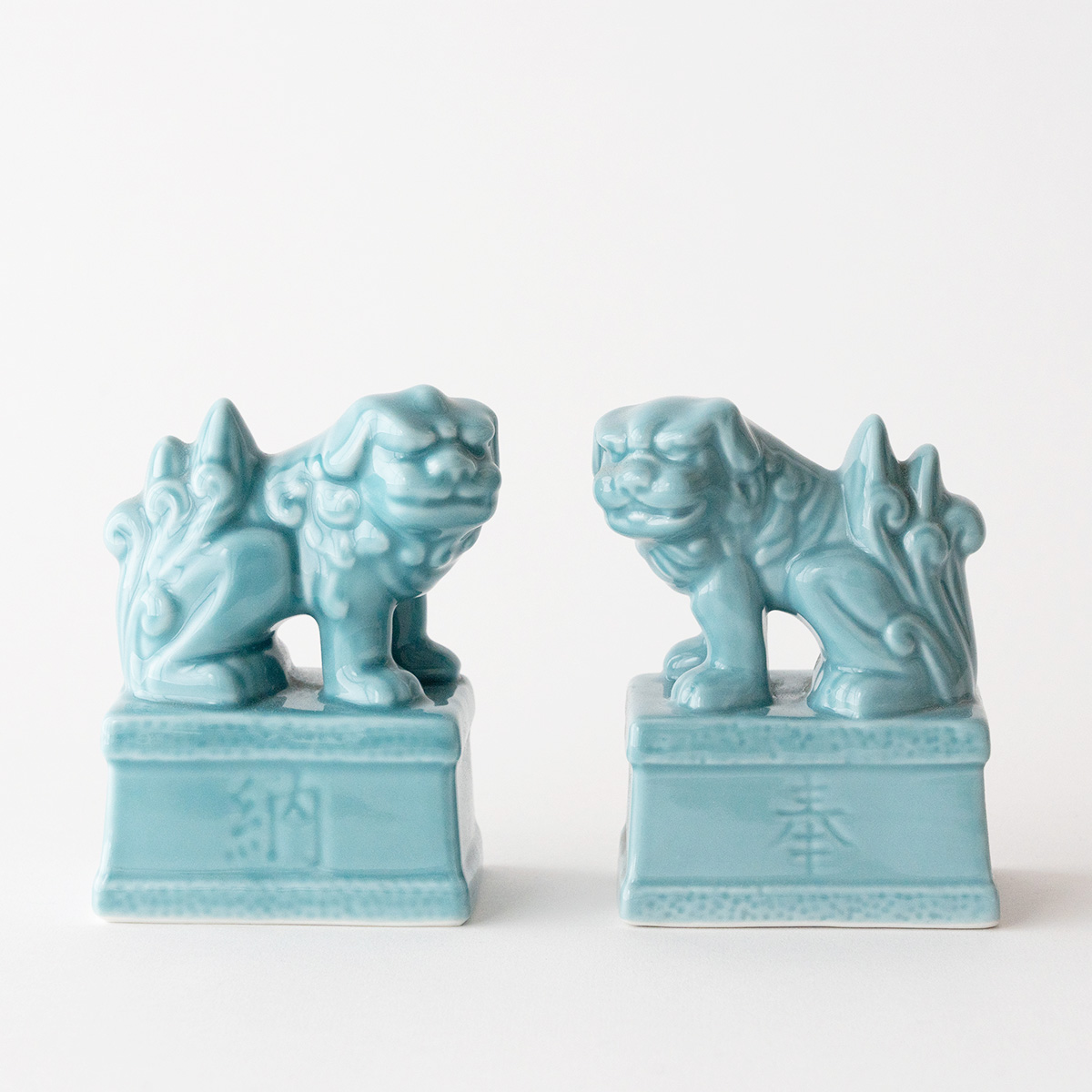 陶器製 狛犬？ 狛犬 陶器製 一対 4寸 青磁 シンプル 12センチ 中型 本格的 神棚飾り