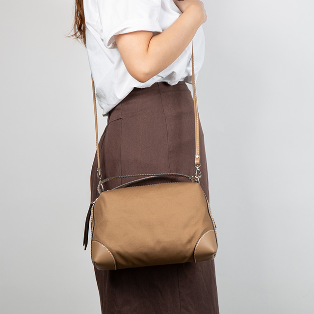 ジャンニキアリーニ ハンドバッグ レディース ブランド GIANNI CHIARINI BS 8648 TRENCH ブラウン 軽量 小さめ 手提げ 高級 おしゃれ プレゼント 女性 実用的 かわいい GIANNI CHIARINI（ジャンニ キアリーニ） ハンドバッグ レディース