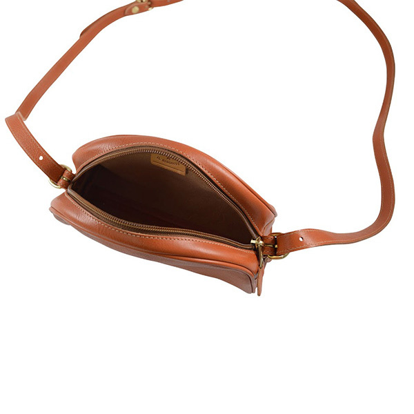 新品未使用】IL BISONTE キャラメル 半月型 ショルダーバッグ 【公式通販】