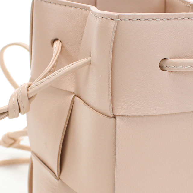 BOTTEGA VENETA（ボッテガ・ヴェネタ） 斜め掛け ショルダーバッグ