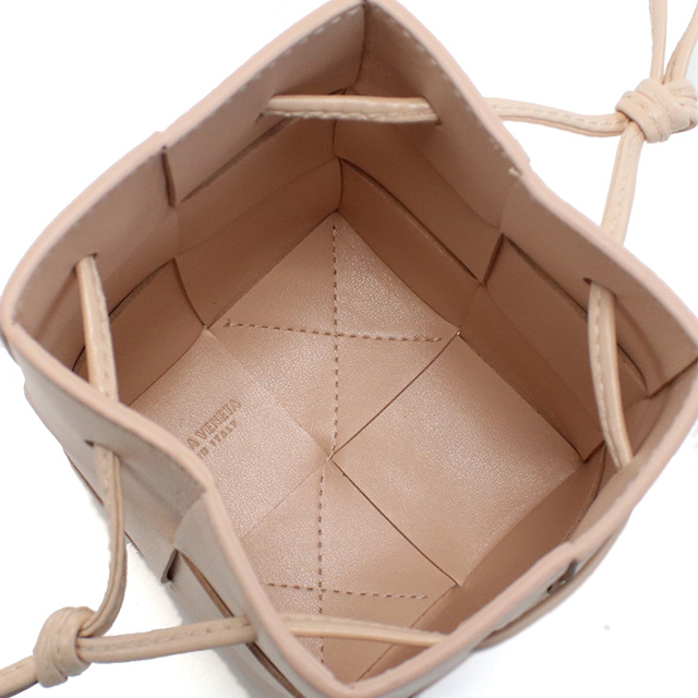 BOTTEGA VENETA（ボッテガ・ヴェネタ） 斜め掛け ショルダーバッグ