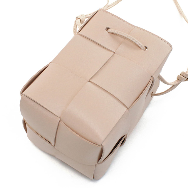 BOTTEGA VENETA（ボッテガ・ヴェネタ） 斜め掛け ショルダーバッグ