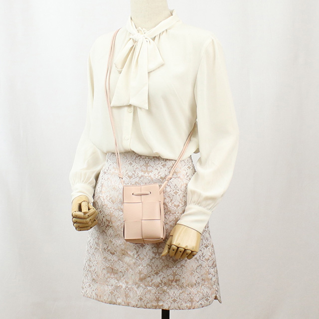 ボッテガ・ヴェネタ 斜め掛け ショルダーバッグ レディース ブランド BOTTEGA VENETA イタリア 680217 ピンク系 バッグ BOTTEGA VENETA（ボッテガ・ヴェネタ） 斜め掛け ショルダーバッグ