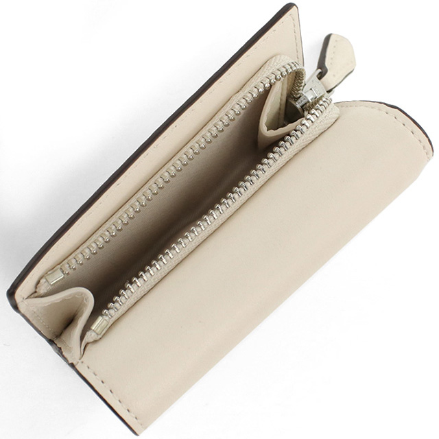 新品　COACH 三つ折り財布　ロゴ　チャーム　ホワイト　小銭入れ有 コーチ COACH 財布 （ホワイト） -waja bazar - 海外ファッション