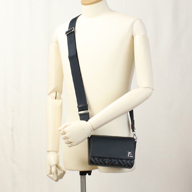 FENDI（フェンディ） 斜め掛け ショルダーバッグ メンズ ブランド