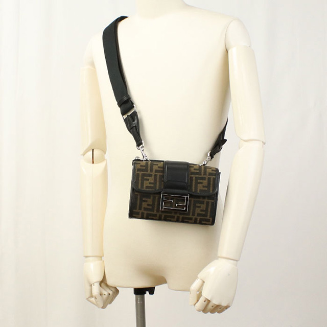 FENDI（フェンディ） 斜め掛け ショルダーバッグ メンズ ブランド
