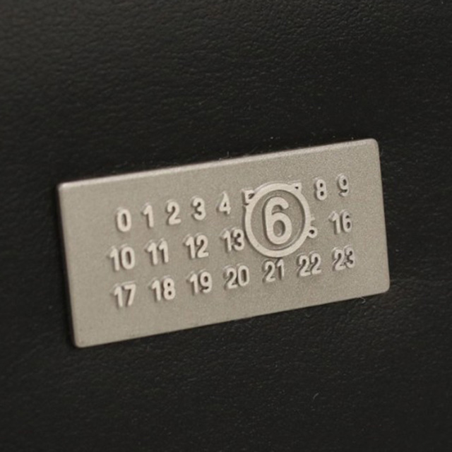 【新品】エムエムシックス MM6 二折財布小銭入付き レディース SA5UI0015 MM6 エムエムシックス メゾンマルジェラ 二つ折り財布 SA5UI0015 P8395