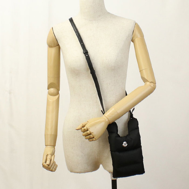 MONCLER（モンクレール） 斜め掛け ショルダーバッグ レディース