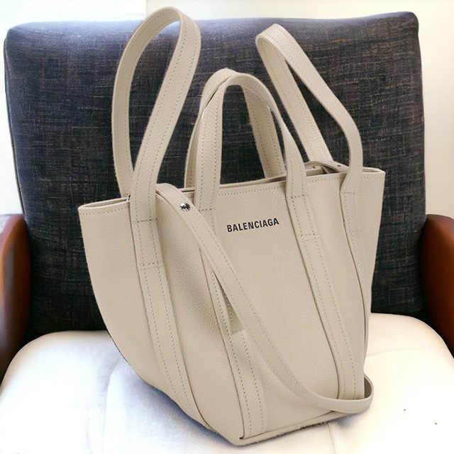 中古 バレンシアガ トートバッグ レディース ブランド BALENCIAGA エブリデイ 2.0 XS ノース-サウス ショルダートート 672793  : usdbg75216011 : 腕時計のななぷれ - 通販 - Yahoo!ショッピング