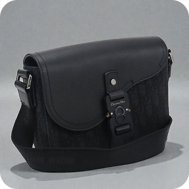 【美品】クリスチャンディオール　ブラック ショルダー　メッセンジャーバッグ　黒 Christian Dior（クリスチャン・ディオール） 中古 ディオール