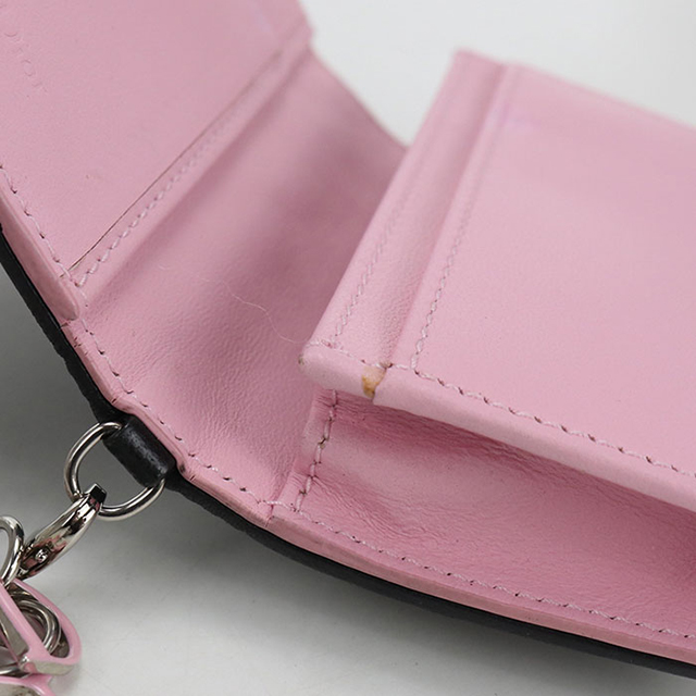 良品 Christian Dior クリスチャンディオール レディディオール ロゴチャーム レザー 二つ折り財布 コンパクトウォレット ブラック レディース 古着 中古 USED ディオール レディ ディオール チェーン ウォレット ブラック 黒