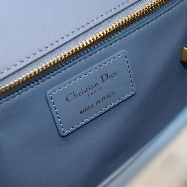 ディオール ショルダーバッグ 斜め掛け レザー ブルー CDロゴ Christian Dior（クリスチャン・ディオール） 中古 ディオール 斜め