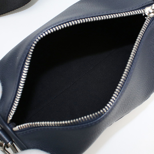 Christian Dior（クリスチャン・ディオール） 中古 斜め掛け