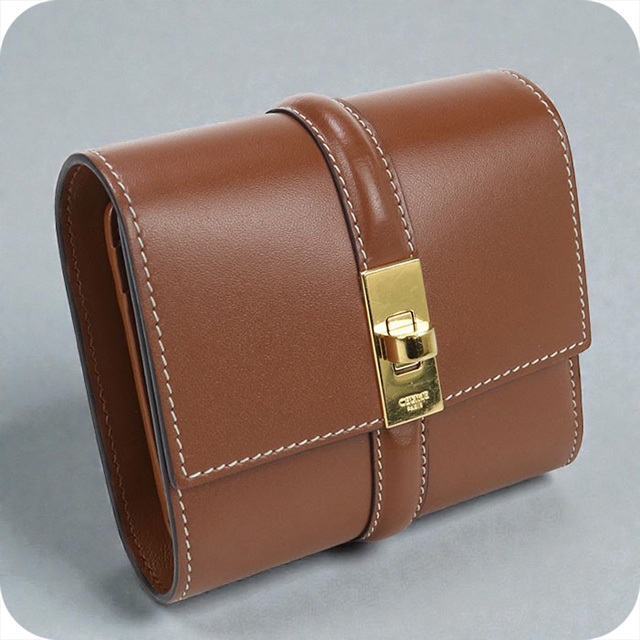 ★3日以内返品可★ 美品 CELINE セリーヌ サテンドカーフスキン スモール トリフォールドウォレット 16セーズ 10F523CQ7.04LU 三つ折り財布 ブラウン サテン レディース 楽天市場】CELINE セリーヌ スモール トリフォールドウォレット 16