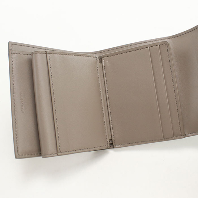 美品✨CELINE トリオンフ スモールフラップウォレット 三つ折り グレージュ CELINE（セリーヌ） 中古 三つ折り財布 レディース ブランド