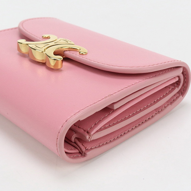 CELINE スモール ジップウォレット トリオンフ pink 直営店 新作 セリーヌから“パステルピンク”のウィメンズミニ財布、トリオンフ