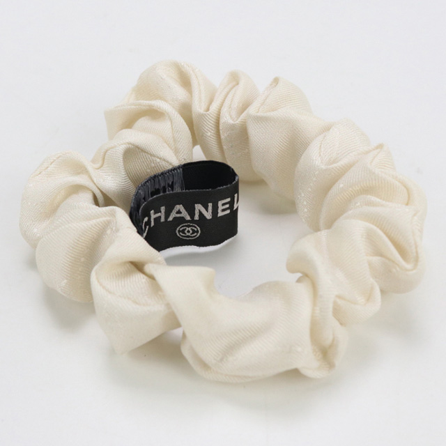 CHANEL レザーシュシュ ホワイト CHANEL レザーシュシュ ホワイト