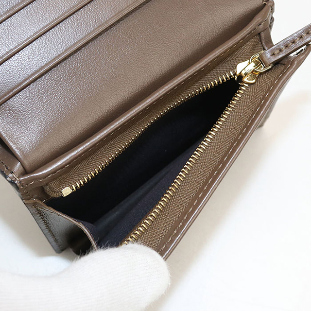 FENDI（フェンディ） 中古 二つ折り財布 コンパクト レディース