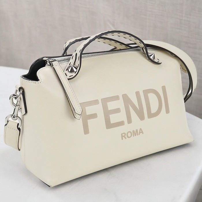【セール！】FENDI レザー　オーストリッチ　ハンドバッグ　ホワイト FENDI - 【セール！】FENDI レザー オーストリッチ ハンドバッグ